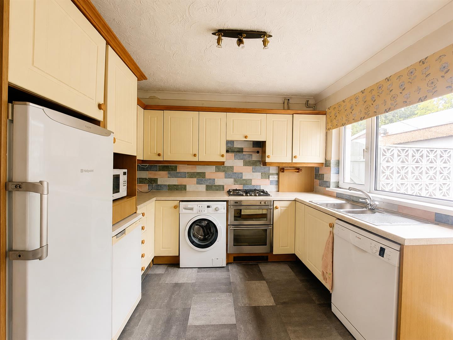 Woodfield Avenue, Pontlliw, Swansea, SA4 9EQ